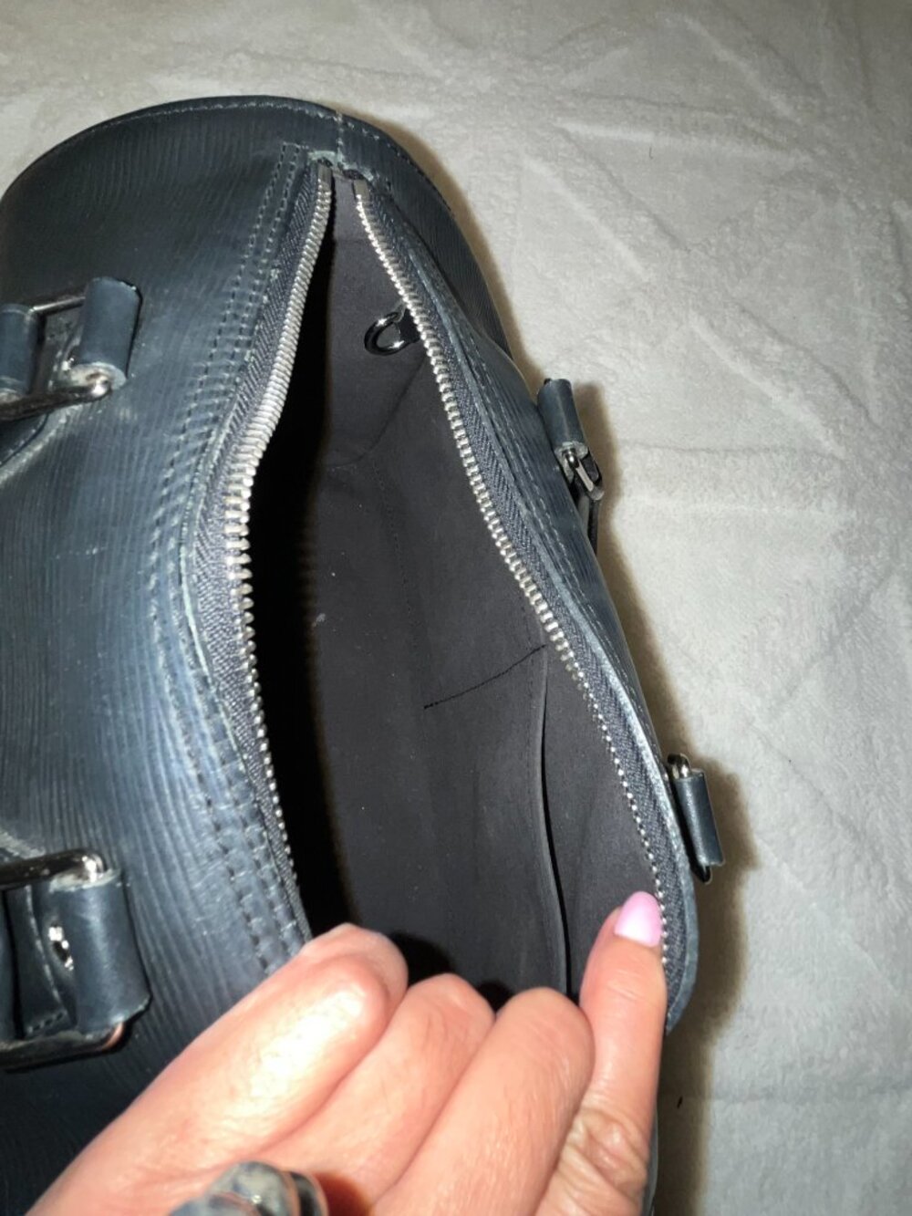 Louis Vuitton Epi Speedy in Black - Picture 8 of 9